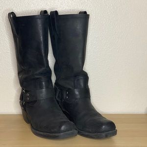 Black Moto-boot
